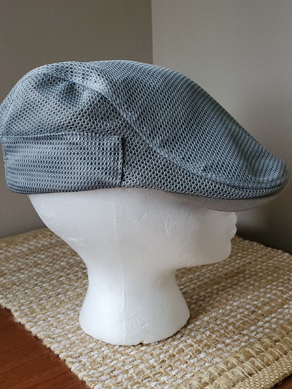 Classic Men's Gray Mesh Flat Cap